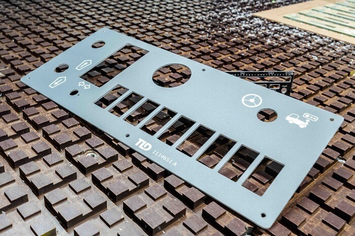 SERIG - impression Face avant rigide avec usinage 10