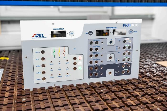 SERIG - impression Face avant rigide avec usinage 09