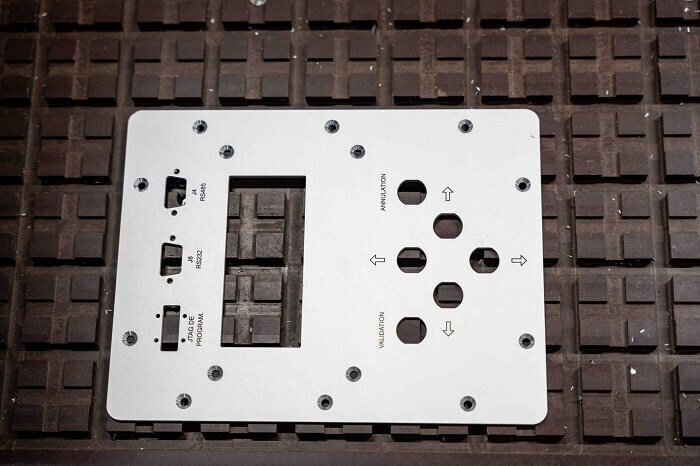 SERIG - Gravure et usinage de plaque alu 05