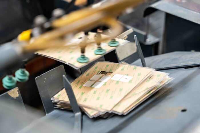 SERIG -embossage de faces avant souple 01