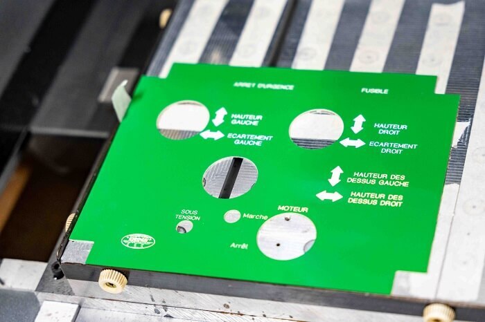 SERIG - Gravure et usinage de bi-couche 02