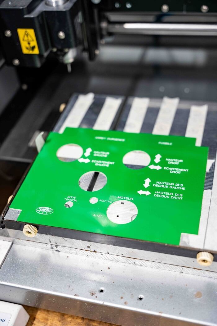 SERIG - Gravure et usinage de bi-couche 01